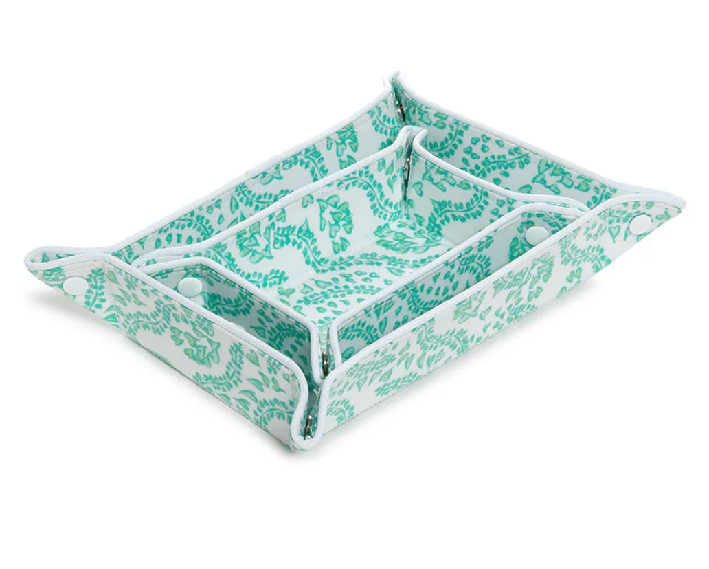 Keep your essentials organized with the TRVL Design Luxe Gloss All Heart Travel Set in Kelly Green—a rectangular fabric tray with a green leaf pattern, snap buttons at the corners, and three compartments for small accessories or cosmetics.