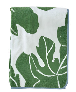 The Weezie x Peter Dunham Fig Pool Towel, in green and white with a leaf pattern and blue edging, is made from luxurious long-staple cotton. Ideal for elevating your poolside style or enhancing your collection of Pool Lounge Covers.