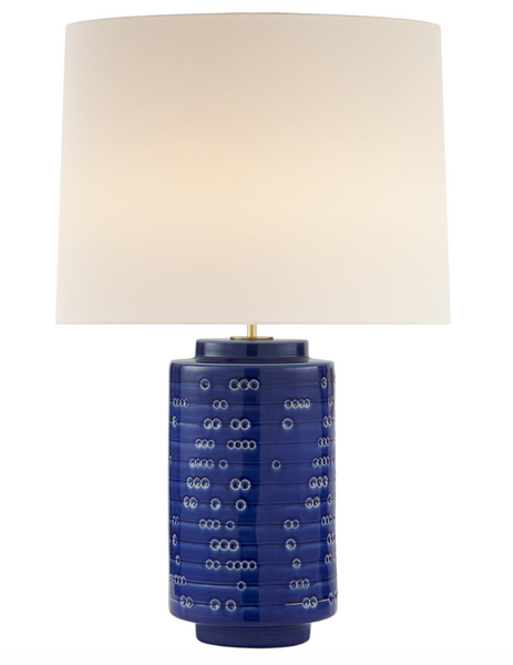 A Darina Large Table Lamp, Pebbled Blue by Visual Comfort with a white shade, featuring an overall dimensions of the socket.