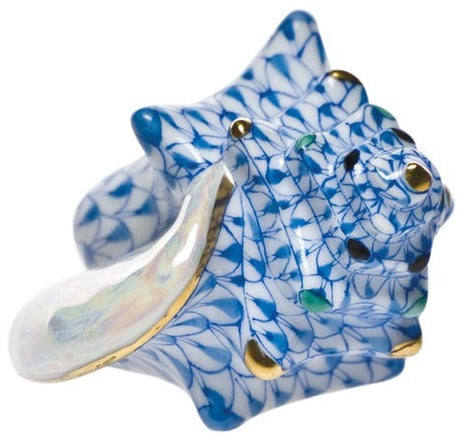 A Herend Small Conch Shell hand painted porcelain ring in blue and white.