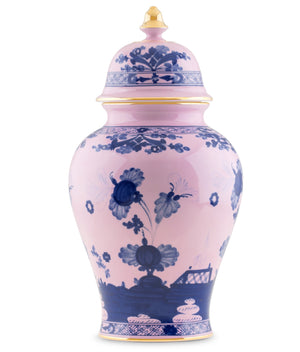 The Ginori 1735 Oriente Italiano Azalea with Gold Vase and Cover features pink porcelain, blue floral designs, gold trim, and a matching lid.
