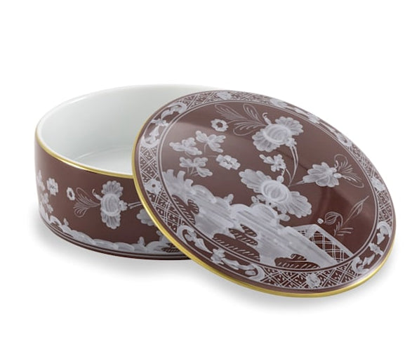 Round porcelain box from the Ginori 1735 Oriente Italiano Castagna Decor Collection, with a brown background and white floral patterns, plus a matching lid—an elegant accent for refined home decor.