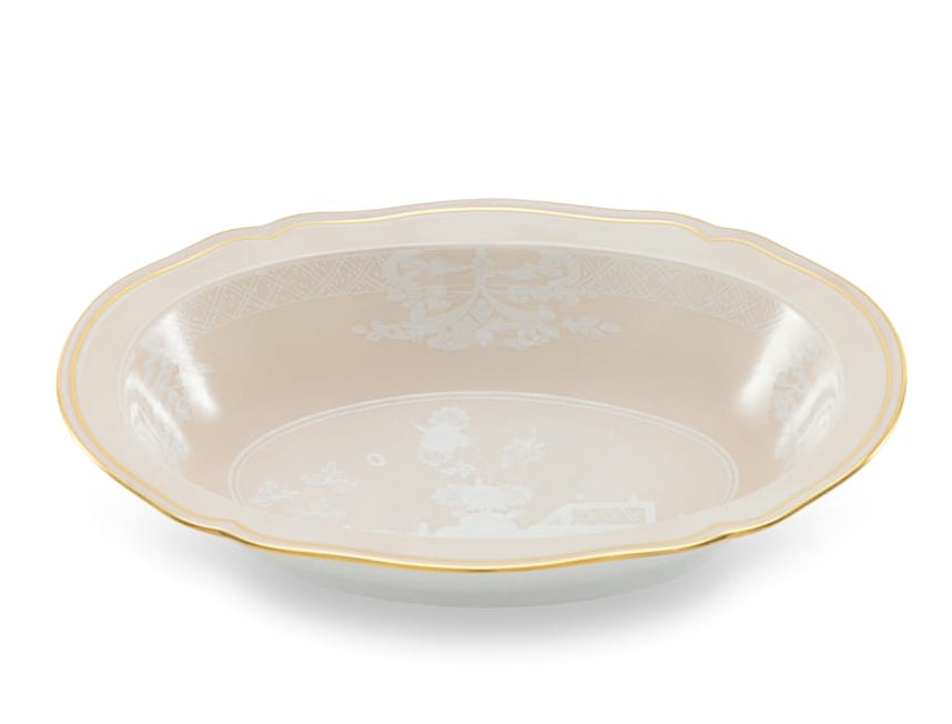 This shallow, oval ceramic serving dish from the Ginori 1735 Oriente Italiano Meringa collection features a white motif and gold trim—an elegant addition to your tableware.