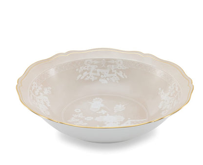 A round porcelain bowl from Ginori 1735's Oriente Italiano Meringa collection, featuring a gold scalloped rim and delicate white floral patterns—perfect for enhancing your tableware.