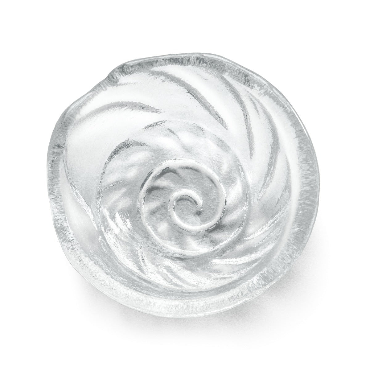 The Simon Pearce Shell Serveware Collection features a shell-shaped glass bowl with spiral swirls and textured edges—perfect as summer décor or a thoughtful host gift.