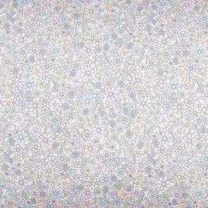 Immerse your little one in the Enchanted Wildflowers Bedding Collection by Gooselings, featuring a dense pattern of light pastel flowers and leaves delicately arranged on a crisp white background. Made from pure materials and OEKO-TEX certified, this breathable baby blanket seamlessly blends beauty and comfort for your child’s nursery.
