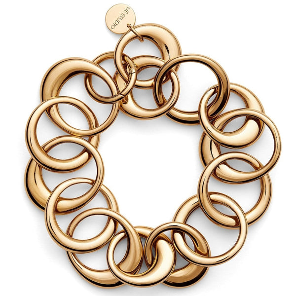 Introducing the LIÉ STUDIO Laura Bracelet by Lie Studio: an adjustable gold-tone chain link bracelet featuring circular links and a round tag engraved with "IL VESTITO," now available in luxurious 18 carat gold plating.