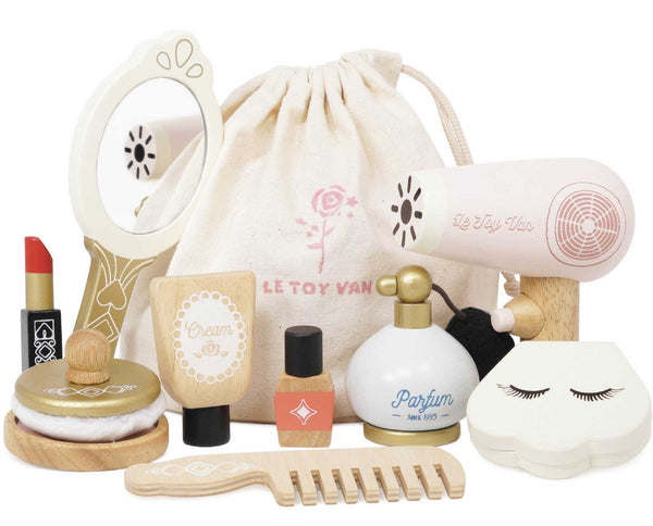 The Star Beauty Bag features a collection of cosmetics and brushes perfect for little ones by Le Toy Van.