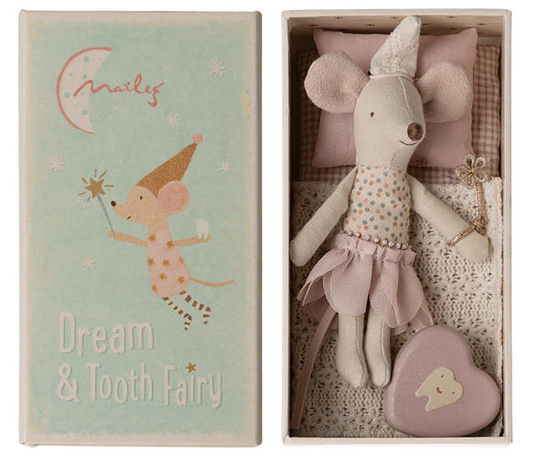 A Maileg Tooth Fairy Mouse, Little Sister in Match Box lies in a box with a small pillow and bedlinen. The lid reads "Maileg Dream & Tooth Fairy" and features an illustration of a mouse with a wand.