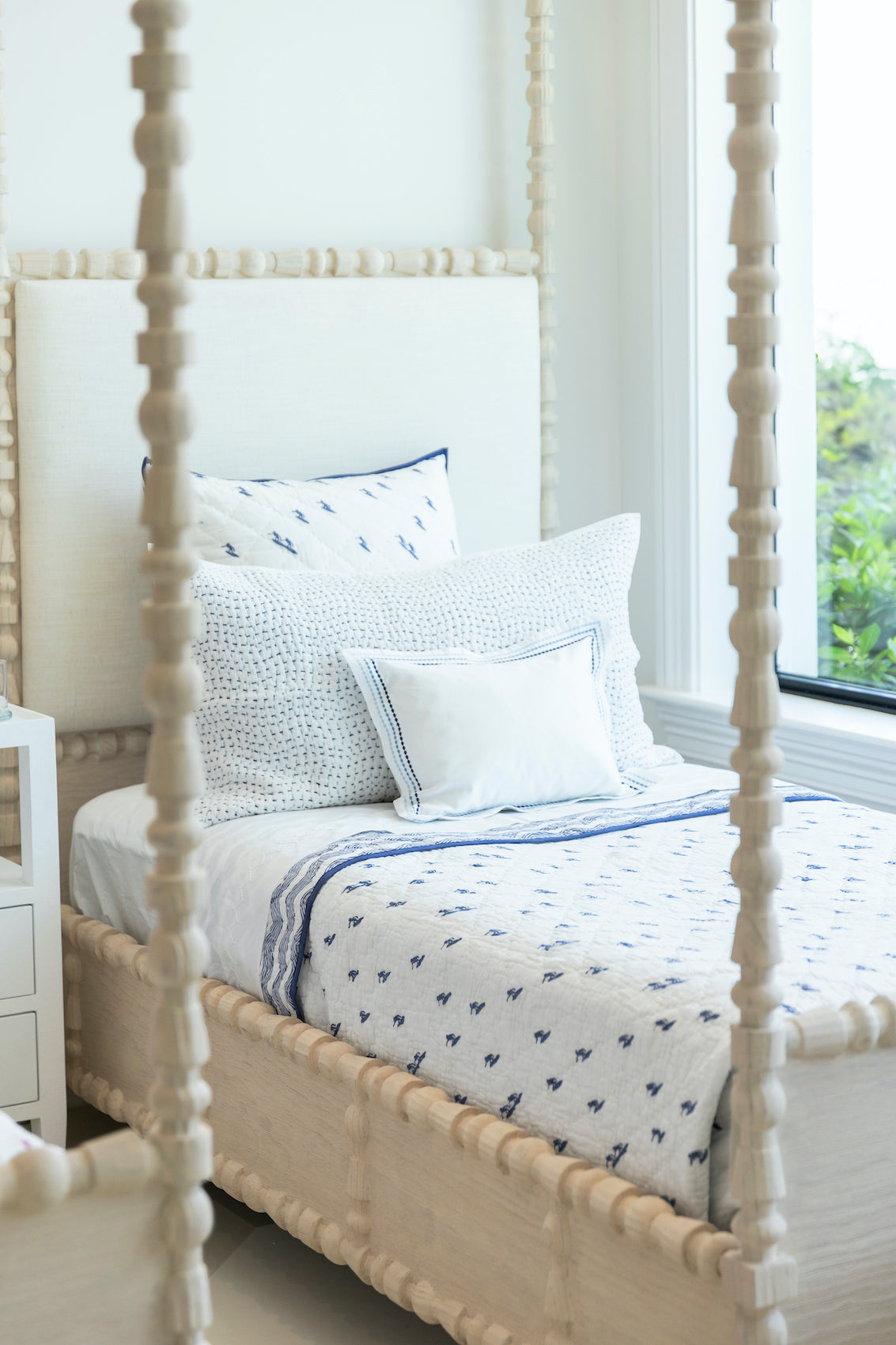 St. Tropez Canopy Bed - Thumbnail 4