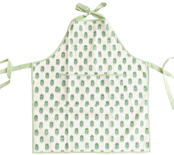 A stylish chef gift, this Pomegranate Inc. Apron Collection from Pomegranate Inc. features green tree patterns and a striped green and white trim. It’s designed with adjustable neck and waist ties plus a convenient front pocket.