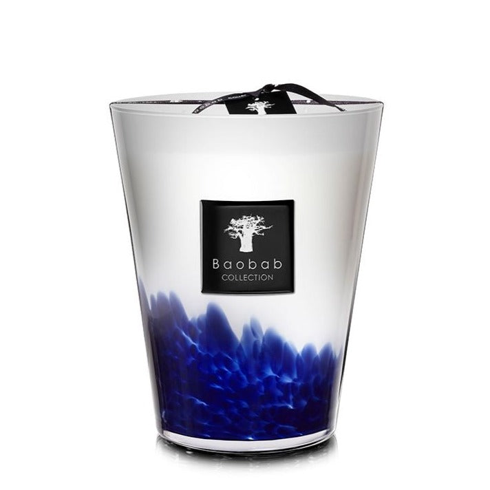 A Baobab Collection Feathers Touareg candle in a large glass vessel with a white to dark blue gradient design, featuring Feathers Touareg scent, isolated on a white background.