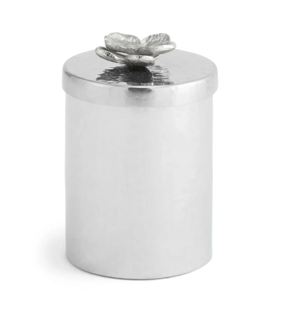 A cylindrical silver container with a smooth finish, this elegant piece from the Michael Aram White Orchid Bath Collection features a lid topped with a metallic orchid-shaped handle. Perfect as a luxury soap dispenser, it makes an exquisite addition to any collection of orchid bathroom accessories.