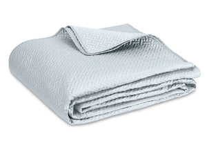 The Matouk Basketweave Bedding Collection in Pool offers a light gray quilt crafted from Egyptian cotton sateen, showcasing a subtle geometric pattern and the luxurious softness of basketweave. This OEKO-TEX® Standard 100 certified quilt ensures it's free from harmful substances while delivering ultimate comfort.