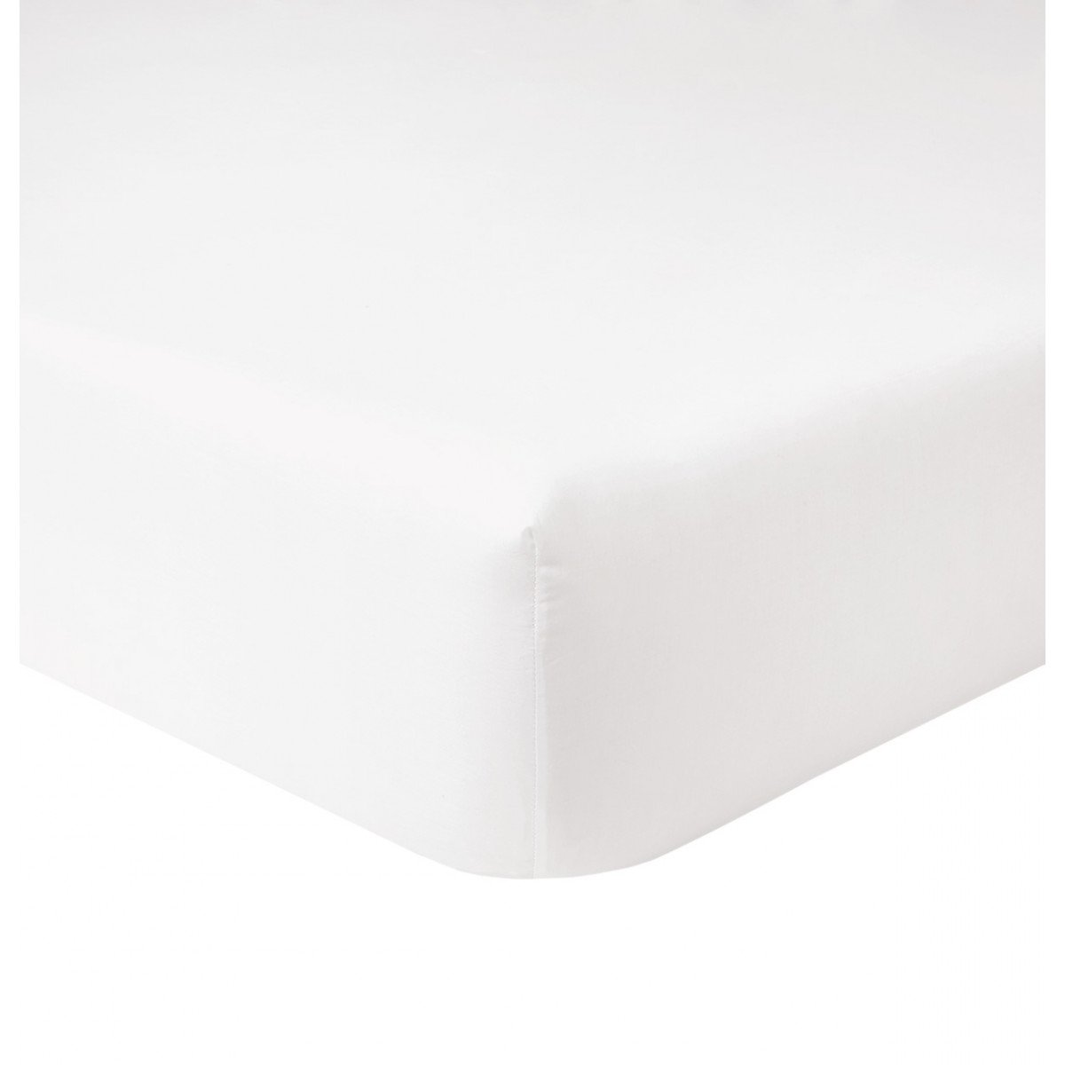 Close-up view of the Yves Delorme Triomphe Fitted Sheet in white cotton sateen, 300 thread count, snugly fitted over a mattress corner.